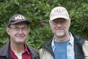 320-3101 Robert &amp; Dick with MIT69 hats